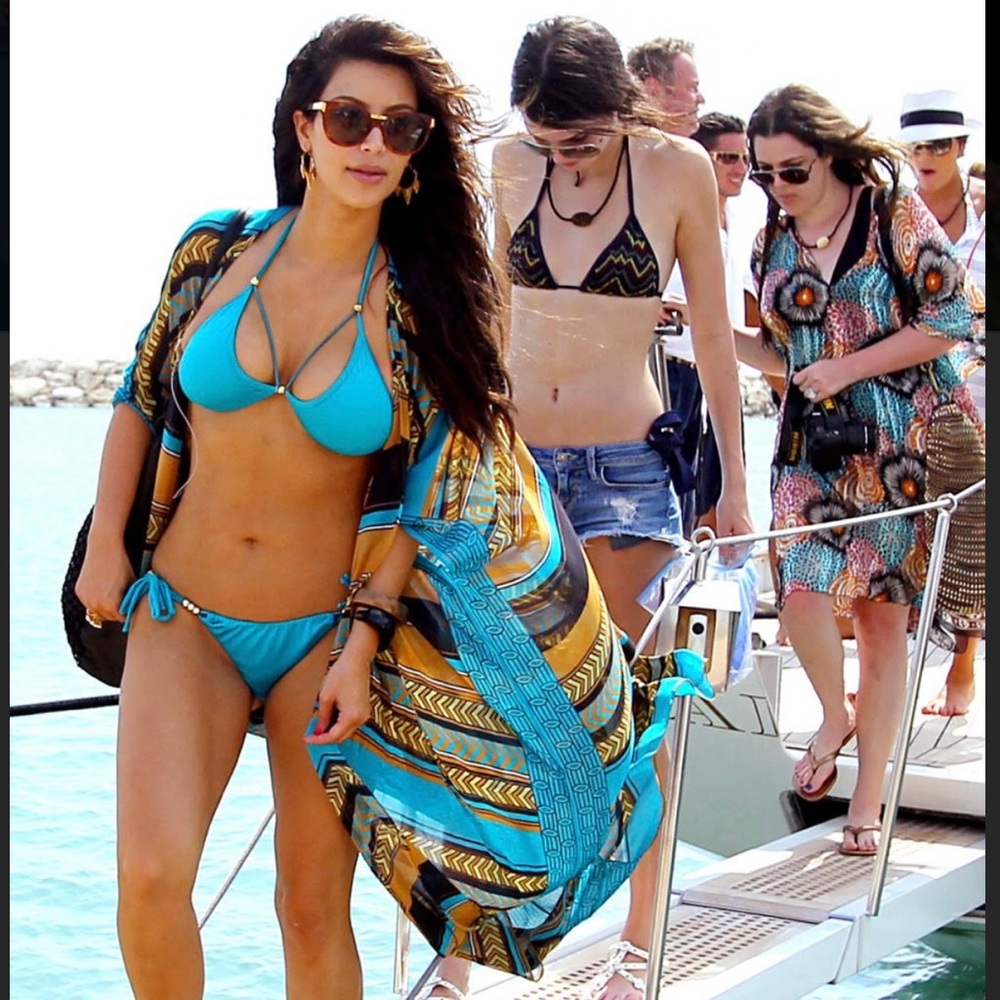 Beach bunny- Kardashian collection teal bikini top